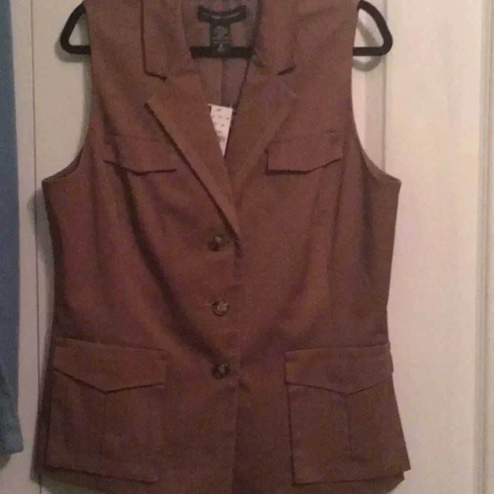 NYC sleeveless suit top and matching skirt